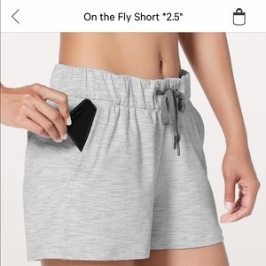 Lululemon Size 6 On The Fly 2.5” shorts (grey)